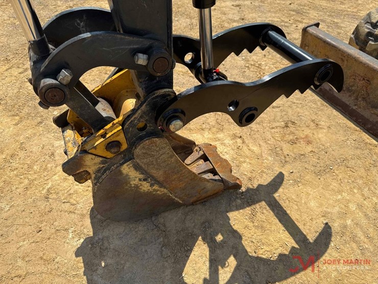 2020-deere-30g-image-11