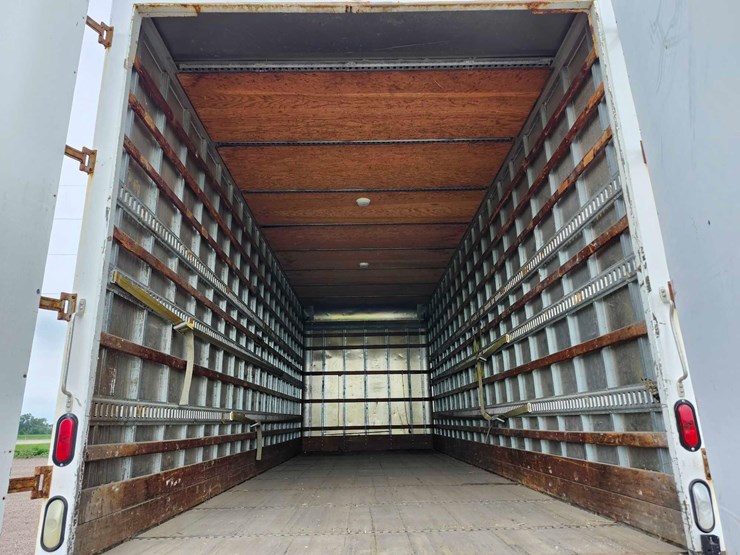 2004-freightliner-m2-box-truck-image-5