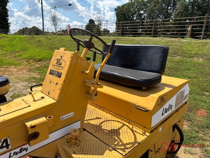 leeboy-400t-image-8