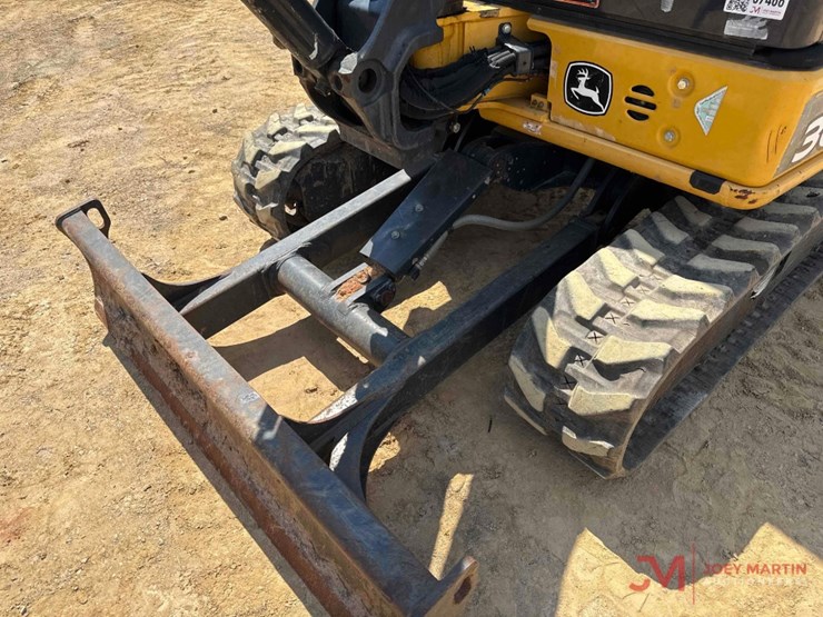 2020-deere-30g-image-13