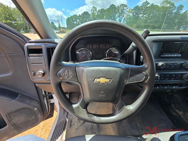 2015-chevrolet-silverado-image-23