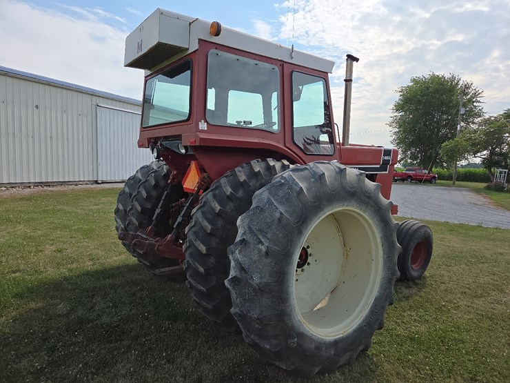 1976-ih-1466-tractor-image-37