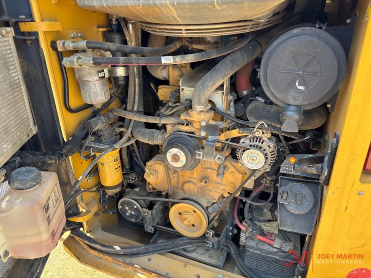 2019-caterpillar-299d2-xps-image-11