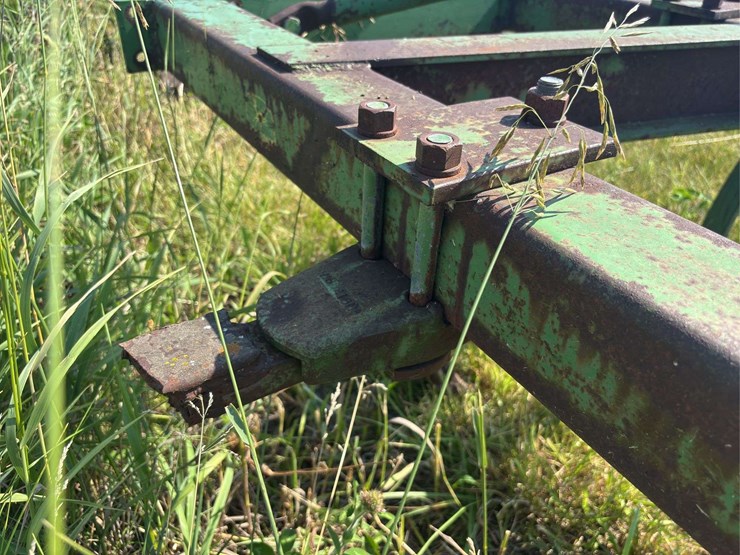 john-deere-11-image-13