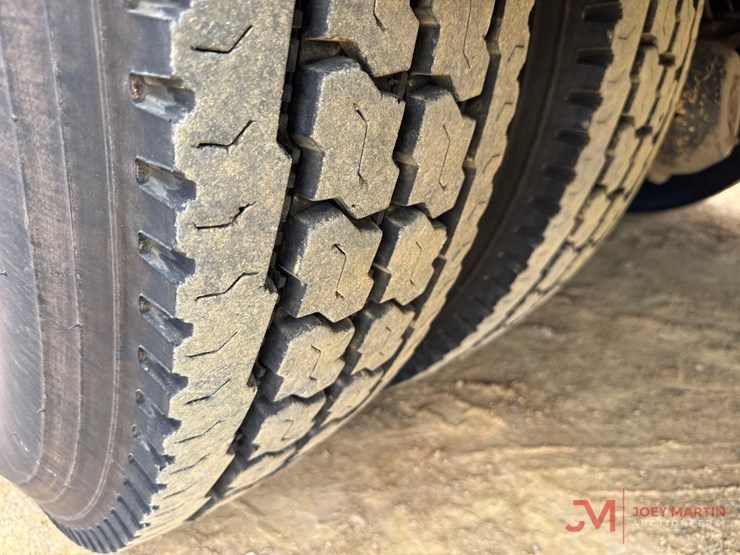 2015-ford-f750-xl-image-21