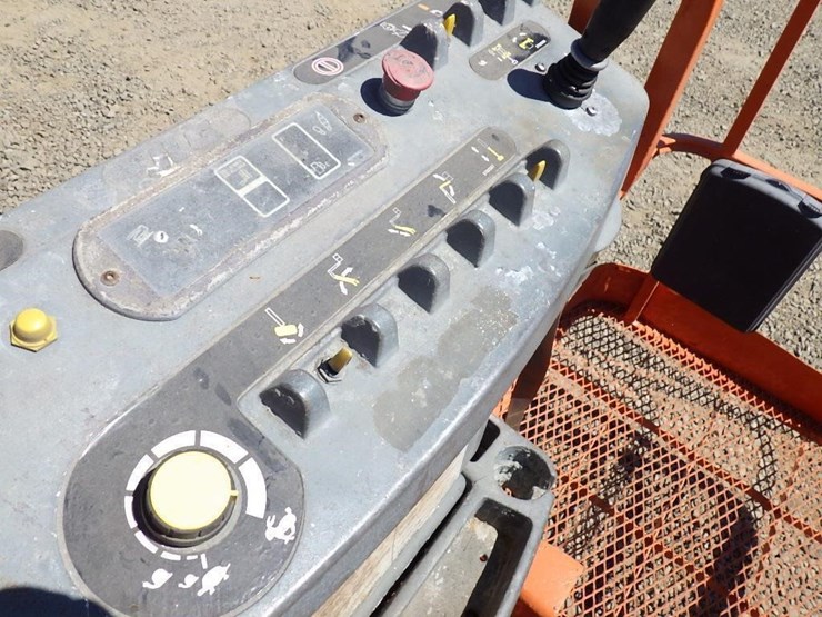 2009-jlg-400s-image-16