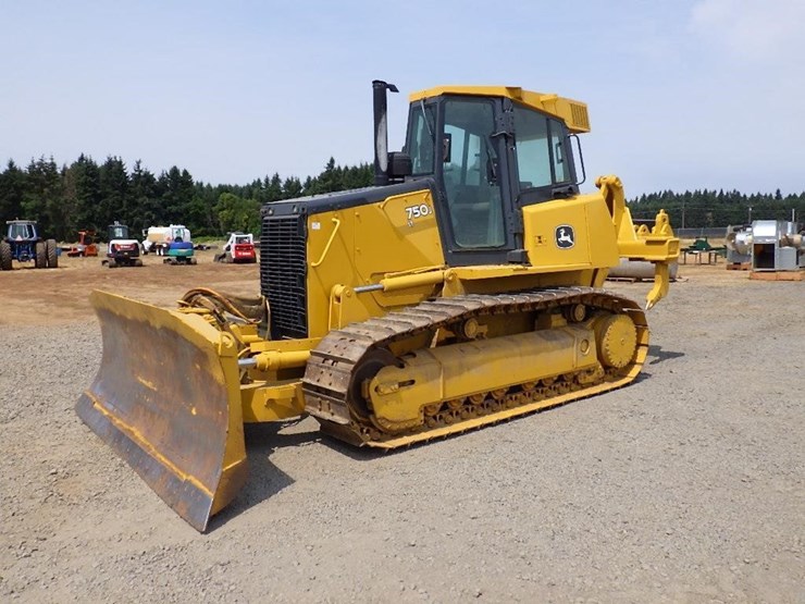 deere-750j-lt-image-1