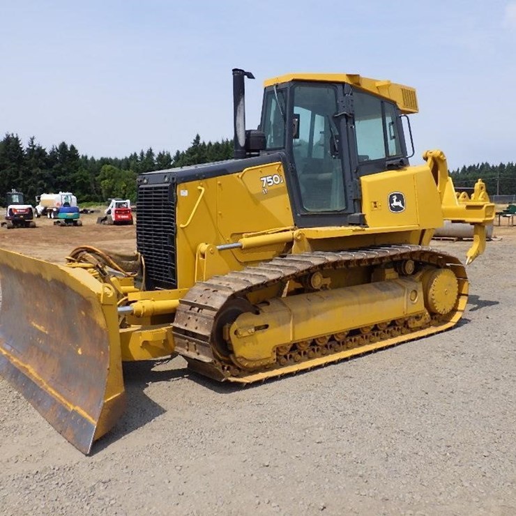 DEERE 750J LT
