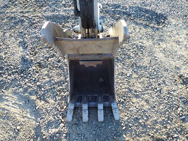 2019-takeuchi-tb230-image-11
