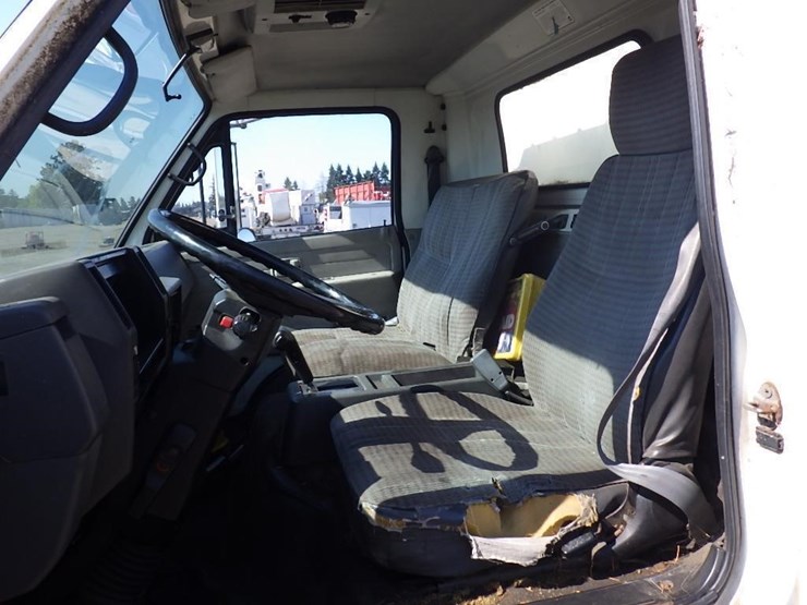 1990-isuzu-npr-image-17