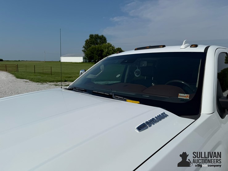 2017-chevrolet-3500hd-image-11
