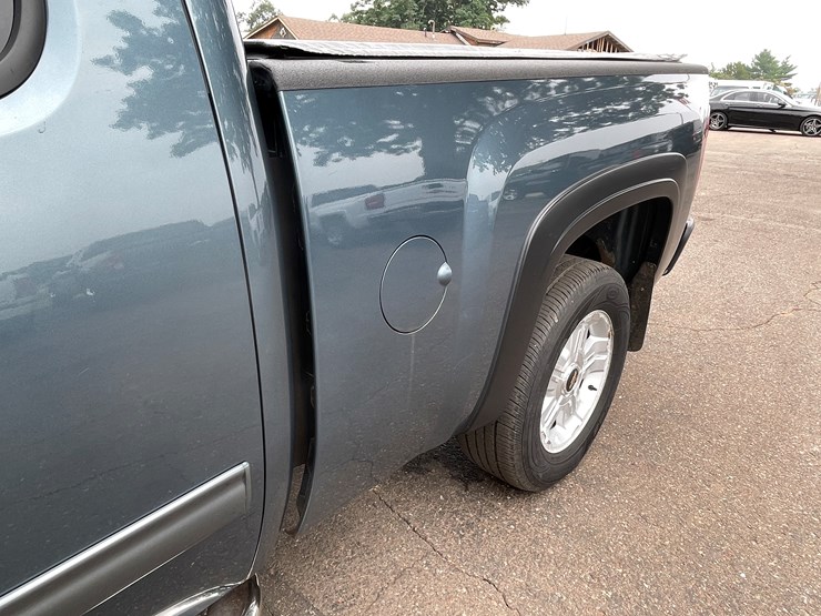 2011-chevrolet-silverado-1500-image-27
