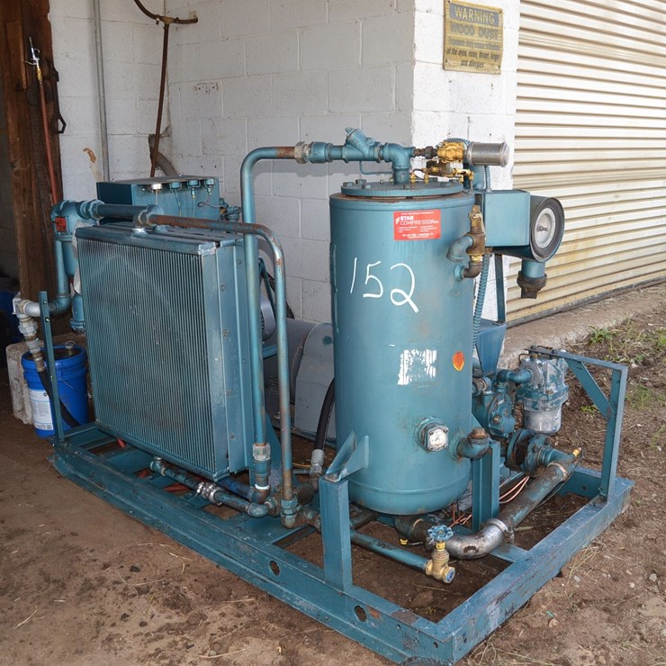 QUINCEY 40HP SCREW TYPE AIR COMPRESSOR