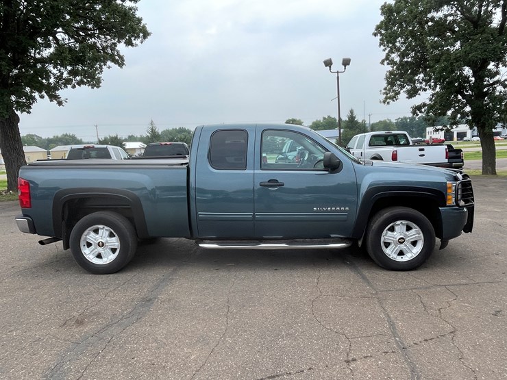 2011-chevrolet-silverado-1500-image-4