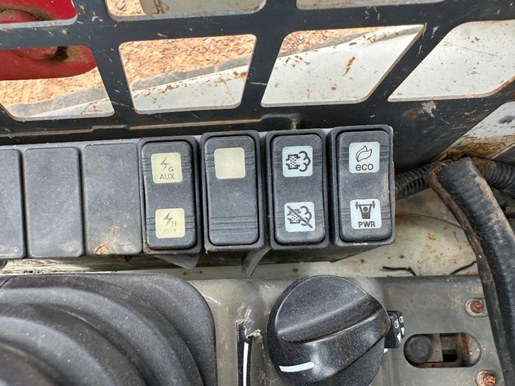 takeuchi-tl8-image-40