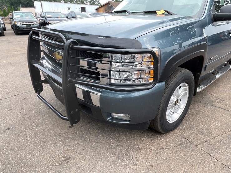 2011-chevrolet-silverado-1500-image-9