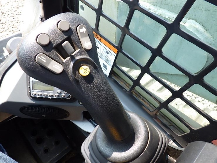2022-bobcat-t770-image-21