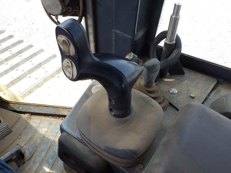 deere-750j-lt-image-32