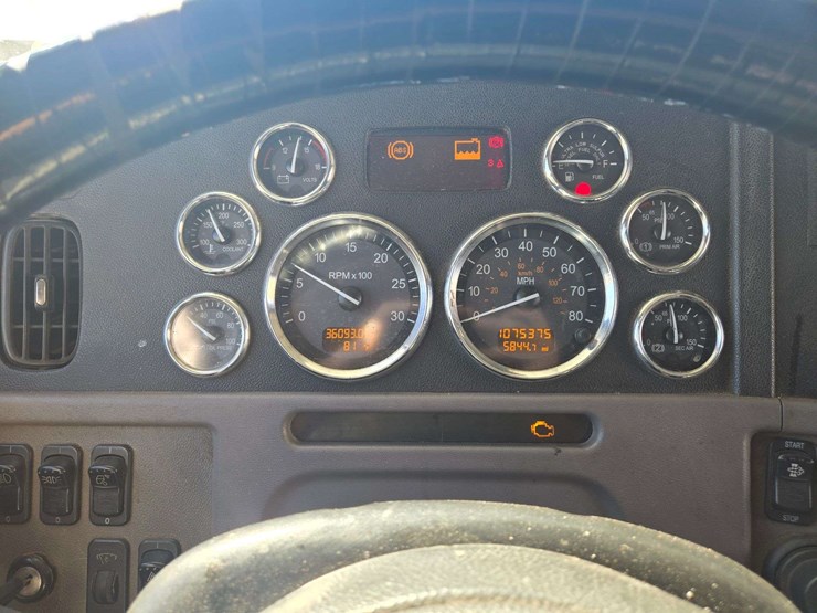2013-peterbilt-386-image-21