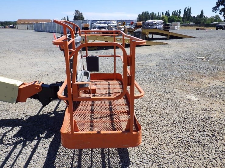 2009-jlg-400s-image-12