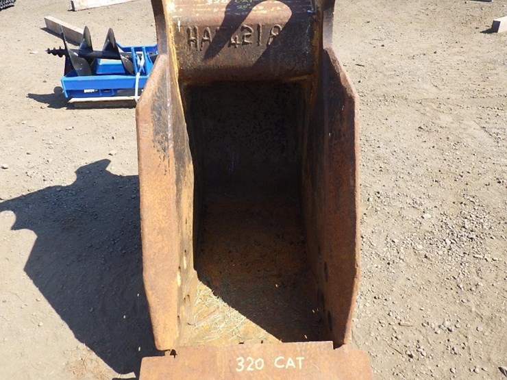 caterpillar-320-image-7