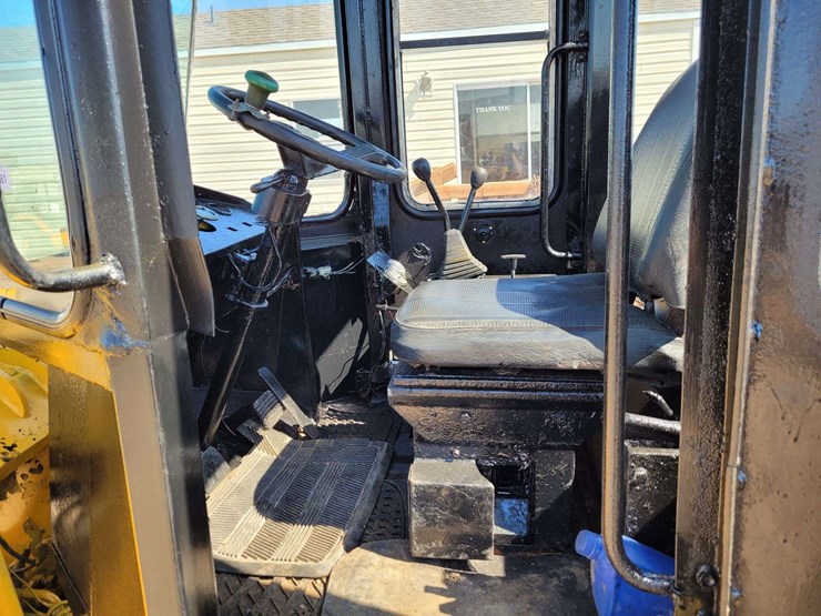 deere-244e-image-9