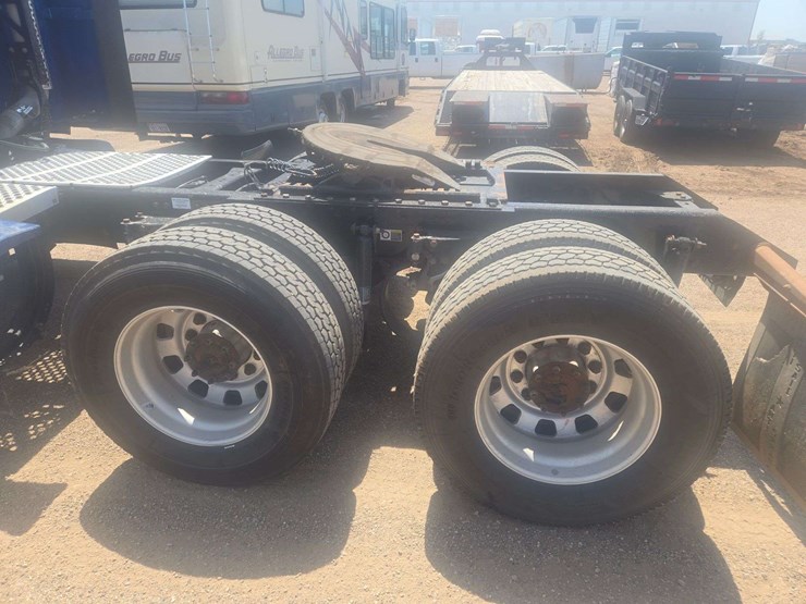 2016-kenworth-t680-image-5