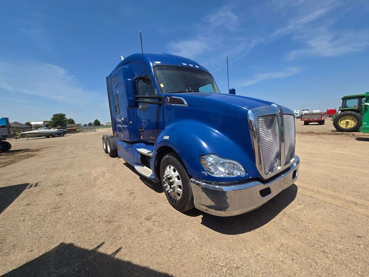 2016-kenworth-t680-image-2