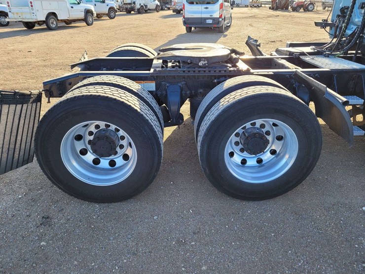 2014-freightliner-cascadia-125-image-23