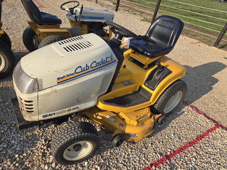 cub-cadet-gt2550-image-1