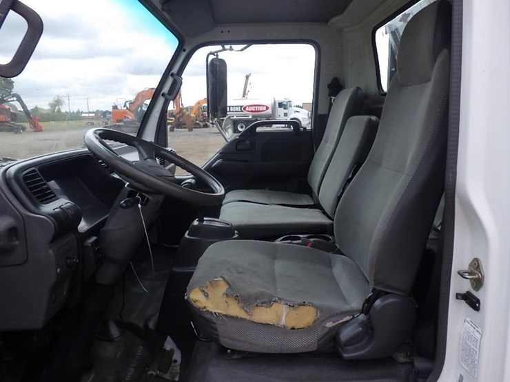 2005-isuzu-npr-image-16