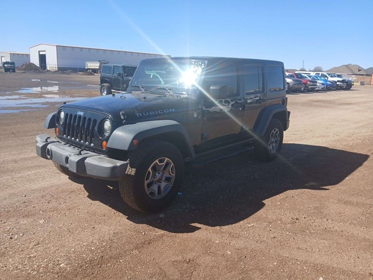 2013-jeep-wrangler-unlimited-rubicon-image-1