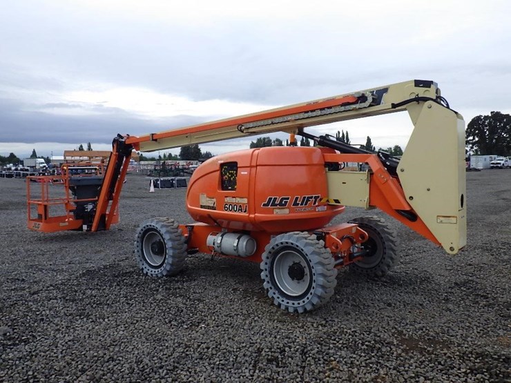 2017-jlg-600ajn-image-5