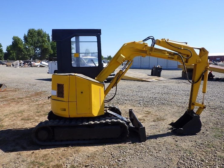 komatsu-pc12uu-image-3