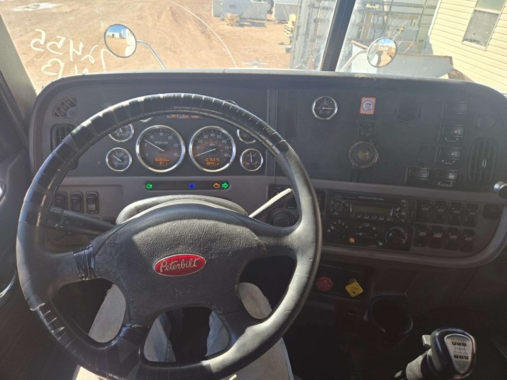 2013-peterbilt-386-image-19