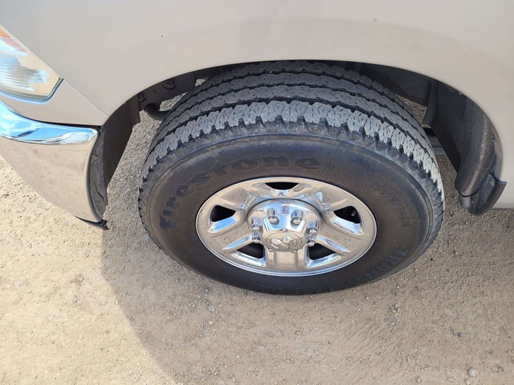 2014-ram-2500-slt-image-16
