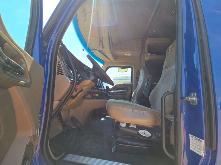 2016-kenworth-t680-image-11