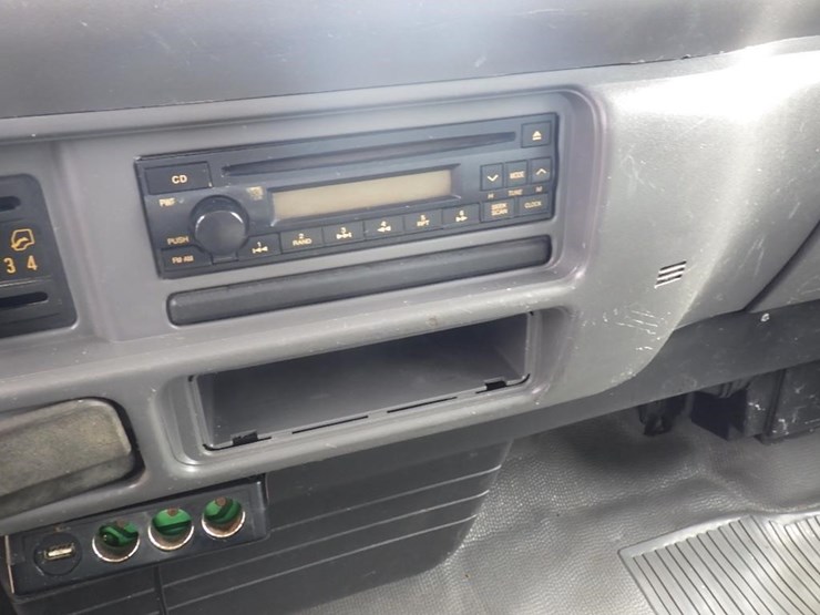 2005-isuzu-npr-image-26