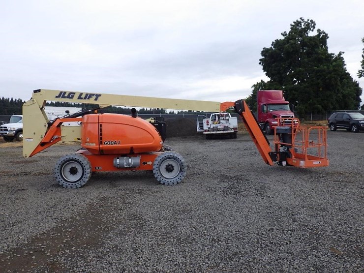 2017-jlg-600ajn-image-3