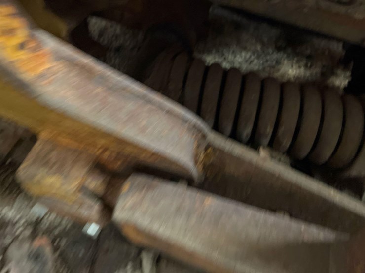 caterpillar-d2-image-40