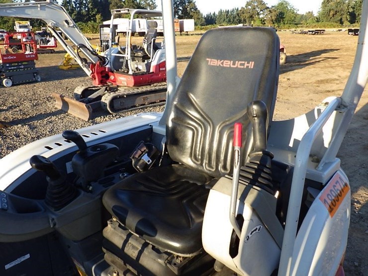2019-takeuchi-tb230-image-25