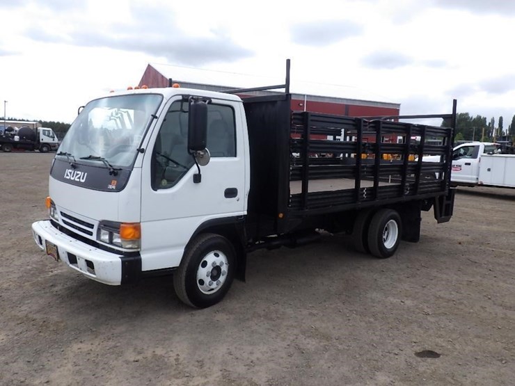 2005-isuzu-npr-image-1