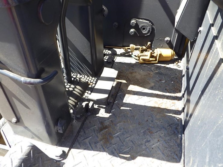 komatsu-pc12uu-image-25
