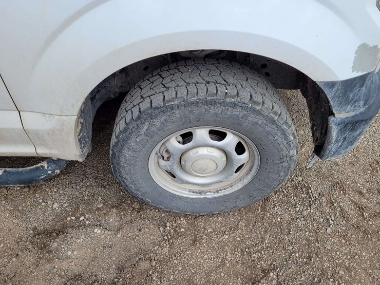 2017-ford-f150-image-16