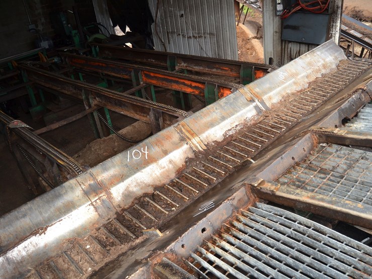 20'-endwise-log-trough-w-cat-track-chain-w/-2-arm-kickers-w/-hydrualic-drive-image-4