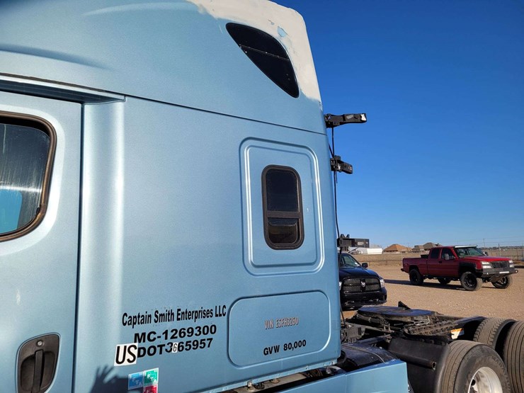2014-freightliner-cascadia-125-image-8