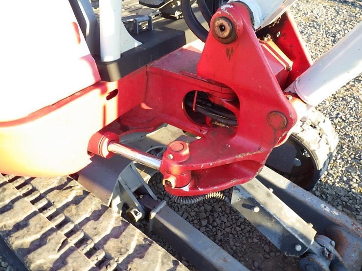 2019-takeuchi-tb230-image-17