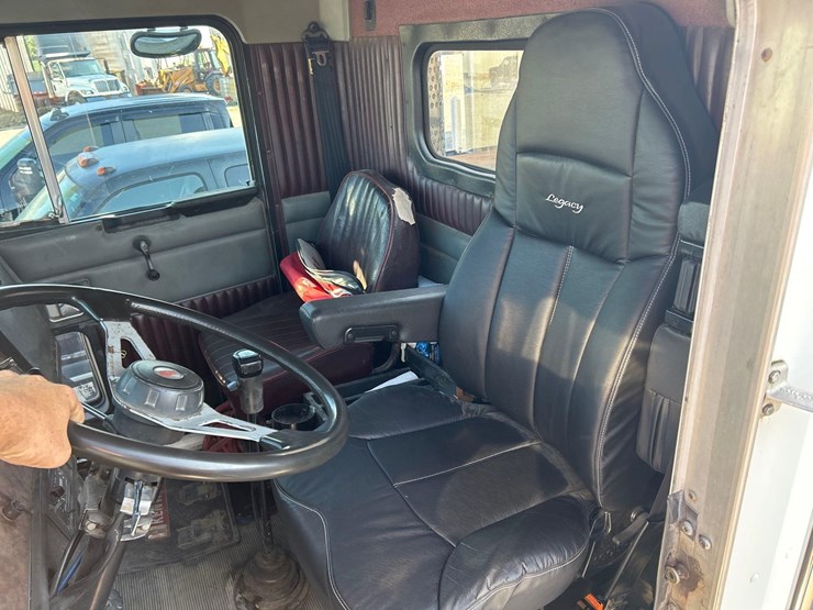 1990-kenworth-t600-image-29