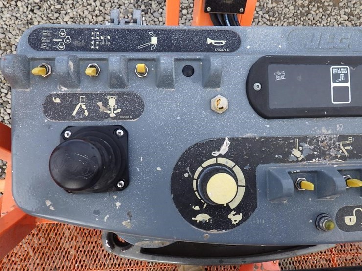 2017-jlg-600ajn-image-19
