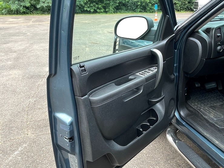2011-chevrolet-silverado-1500-image-57